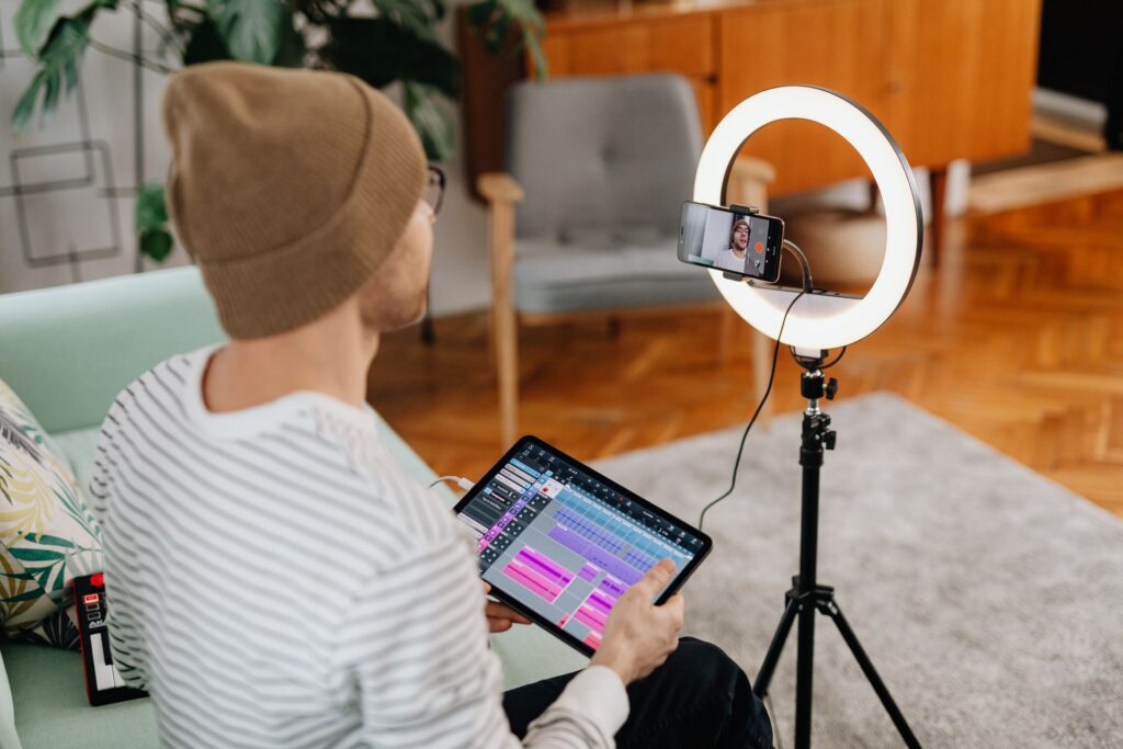 Best Vlogging Equipment for Beginners in 2026