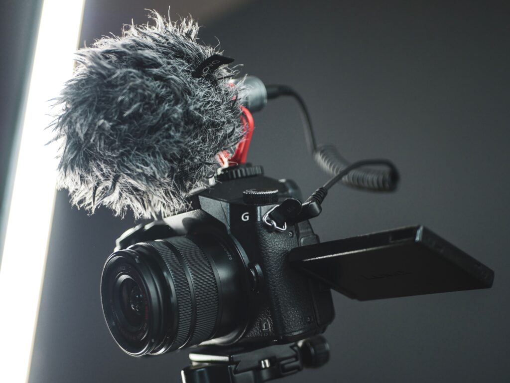 Best vlogging camera setup with microphone and lighting for beginners.