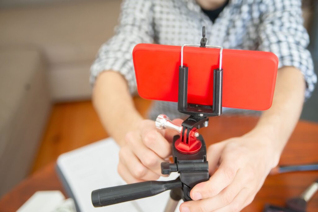 How to Become a Successful Vlogger in 2026: