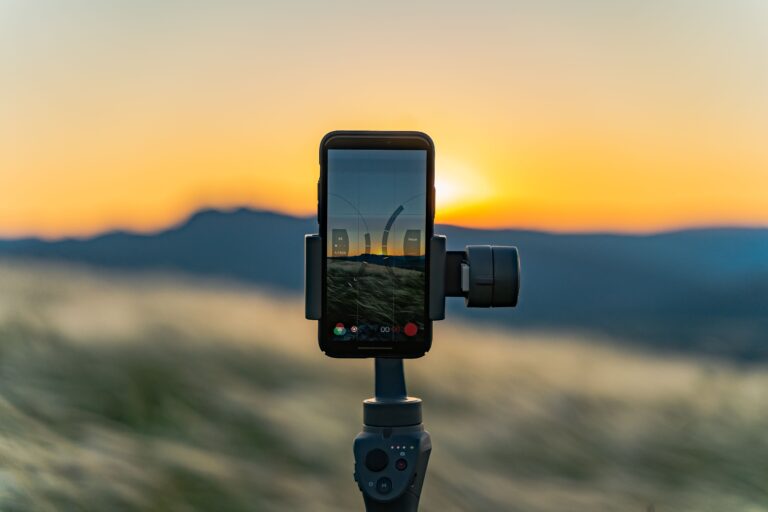 Top 5 Vlogging Phone Gimbals (2026)