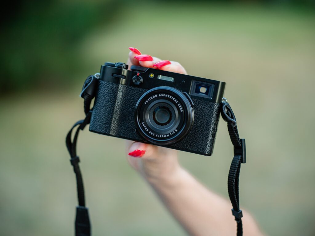 The Rise of Ninja Vlogging: Best Ultra-Compact & Wearable Camera Setups